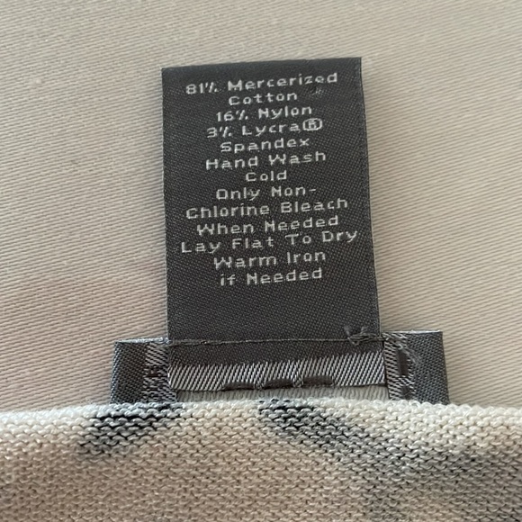 ANN TAYLOR SLEEVELESS TOP. - Picture 6 of 7